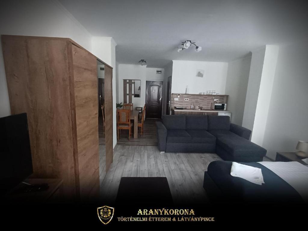 Aranykorona Hotel Мішкольц Екстер'єр фото